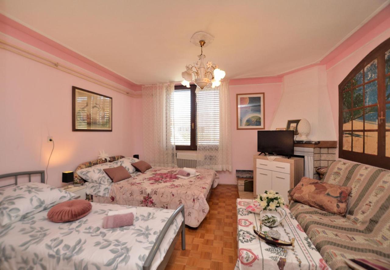 רוביני Apartments Medelin מראה חיצוני תמונה