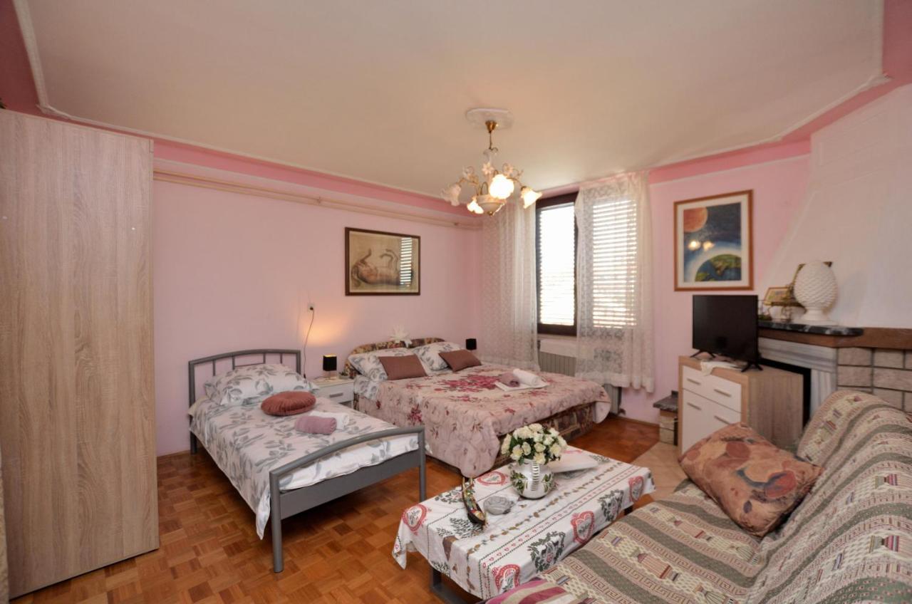רוביני Apartments Medelin מראה חיצוני תמונה